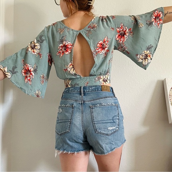 Pacsun Blue Floral Keyhole Crop Top - Picture 2 of 5